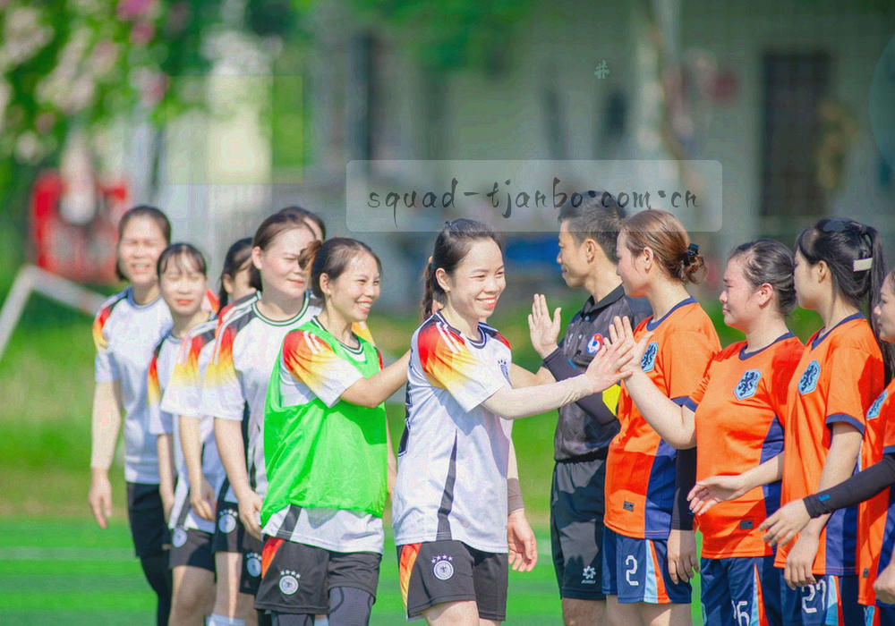 从问题卡片到反馈入口、客服邮箱与客服电话的三条抽象路径，青绿节点表示已响应